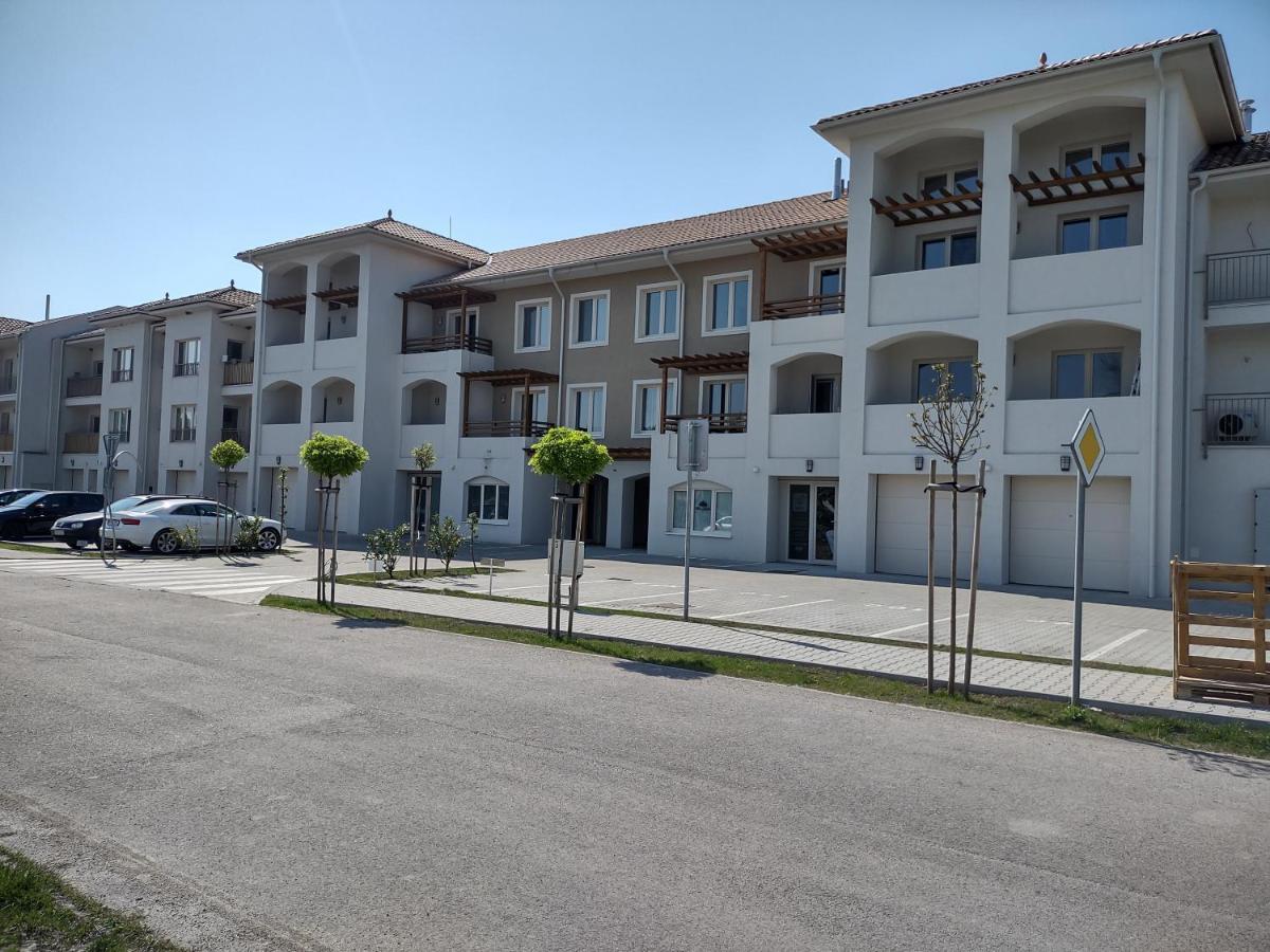 Karina Apartman Apartment Dunajska Streda Exterior photo
